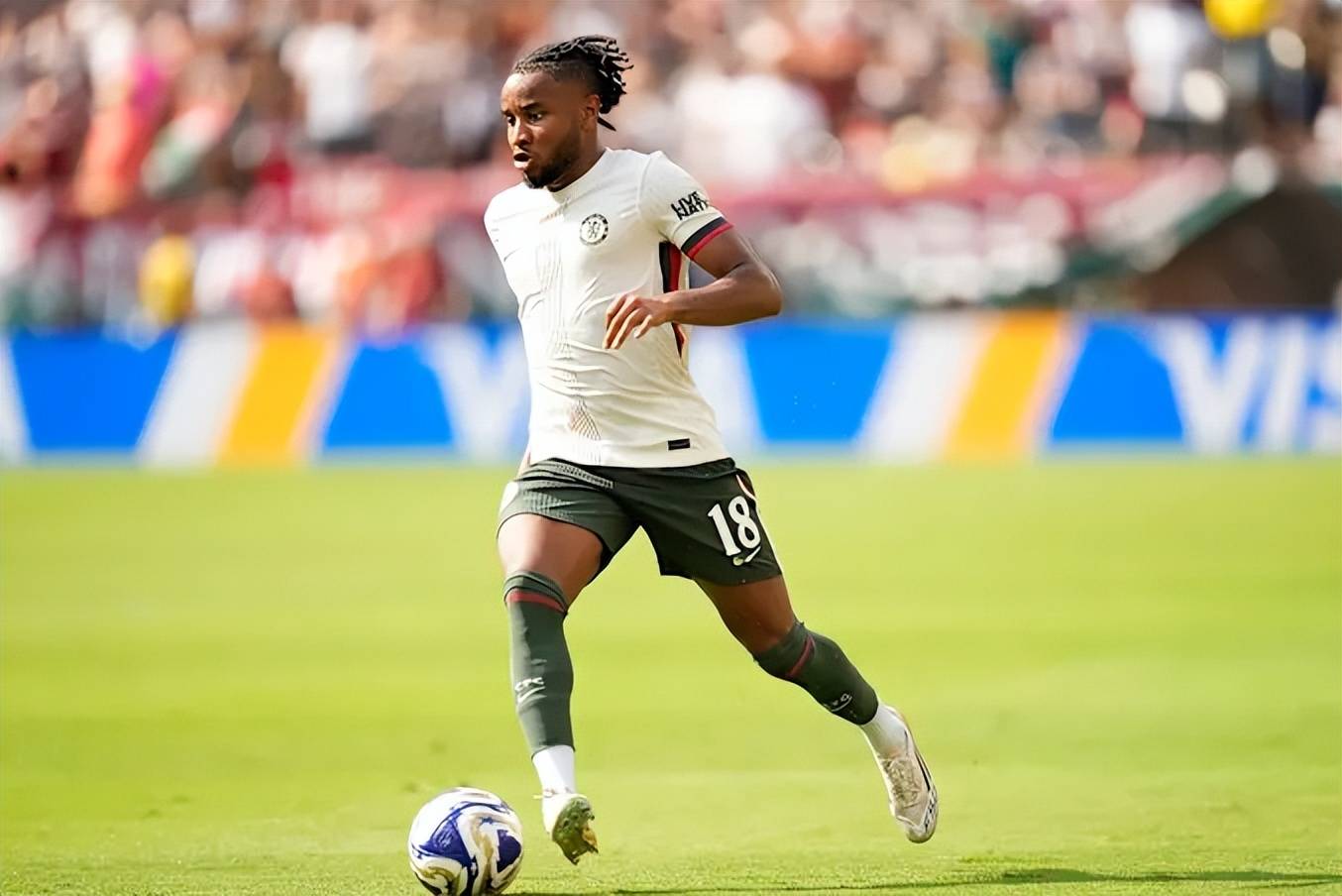 切尔西降价兜售恩昆库，瞄准引进西蒙斯，英超德甲多队竞购