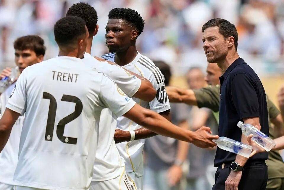 慌了！阿隆索密会2大核心服软，皇马更衣室裂痕能修复？